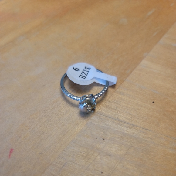 Ring - Picture 2 of 2